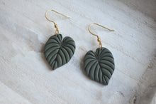 Load image into Gallery viewer, Philodendron Leaf